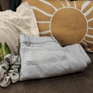 Boutique 1861 | Light Wash Denim | Tapered Highrise, Barrel Leg Jeans